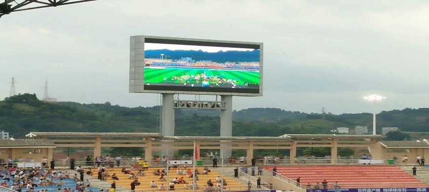 trường hợp công ty về stadium pole stand installation led display board P10
